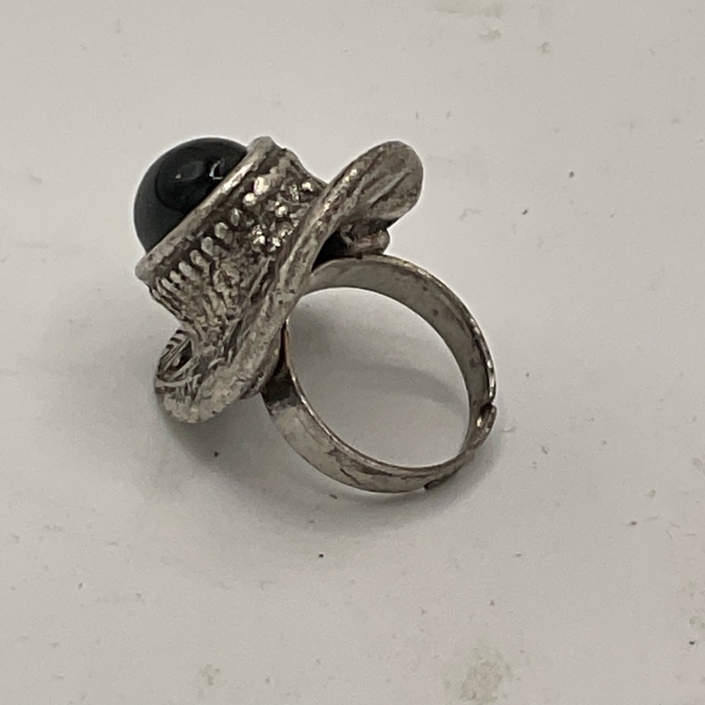 “VINTAGE SILVER RING” Large Oval Shape with Central Black GemStone. - Picture 7 of 13